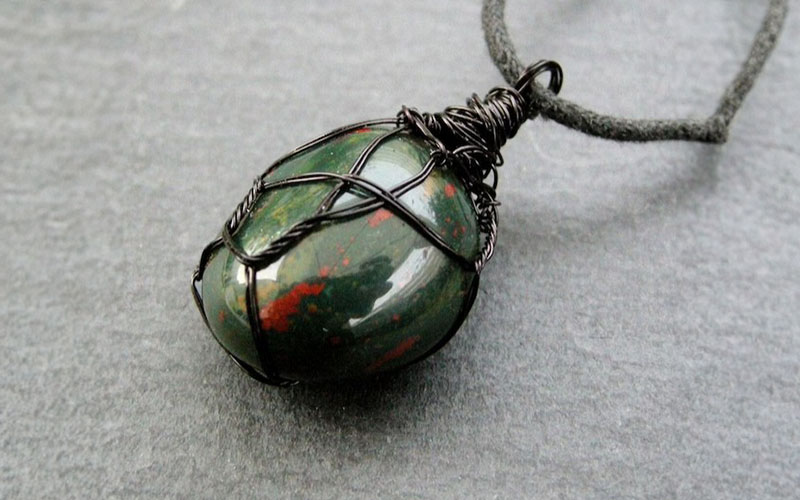 Colored Stones: All about Bloodstone – IGI
